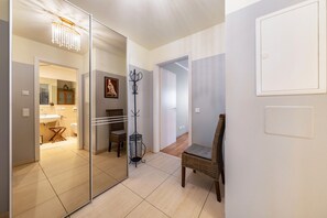 Een douche, een haardroger, handdoeken