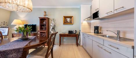 冷蔵庫、電子レンジ、コンロ、食器洗い機