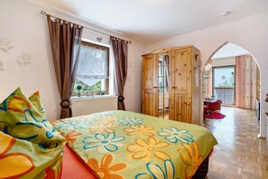 1 habitación, tabla de planchar con plancha, wifi gratis y ropa de cama 