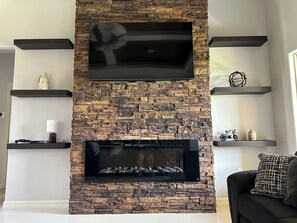 Smart TV, fireplace