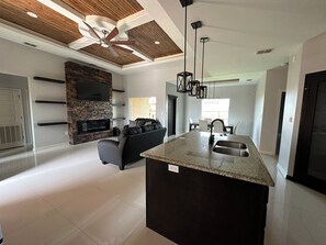 Smart TV, fireplace