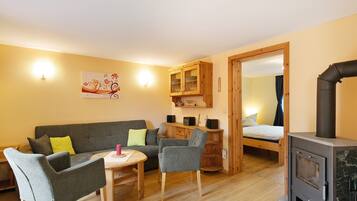 Fernseher, Kamin, Videospiele, DVD-Player