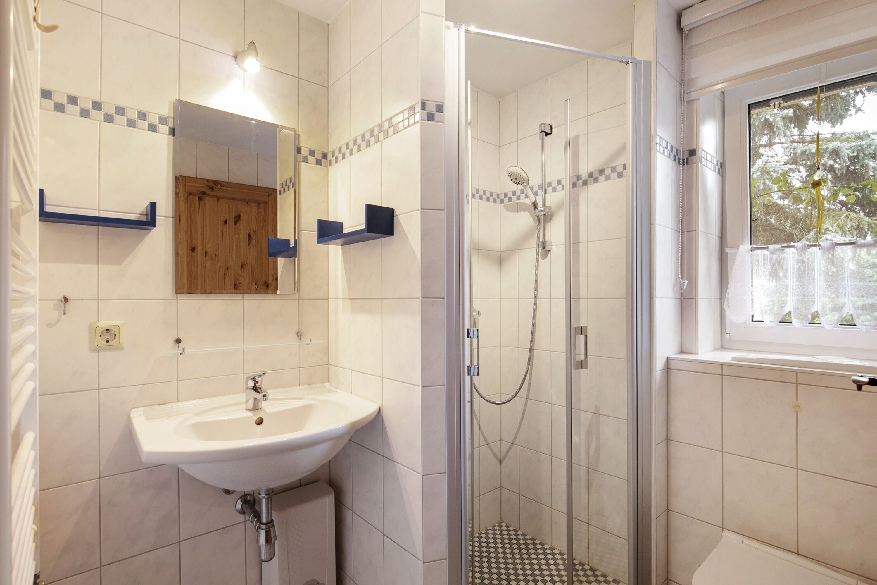 Dusche, Haartrockner, Handtücher