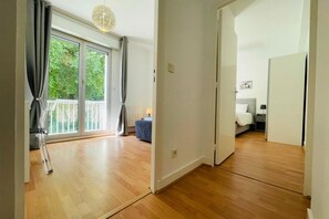 3 habitaciones, escritorio, tabla de planchar con plancha y wifi 