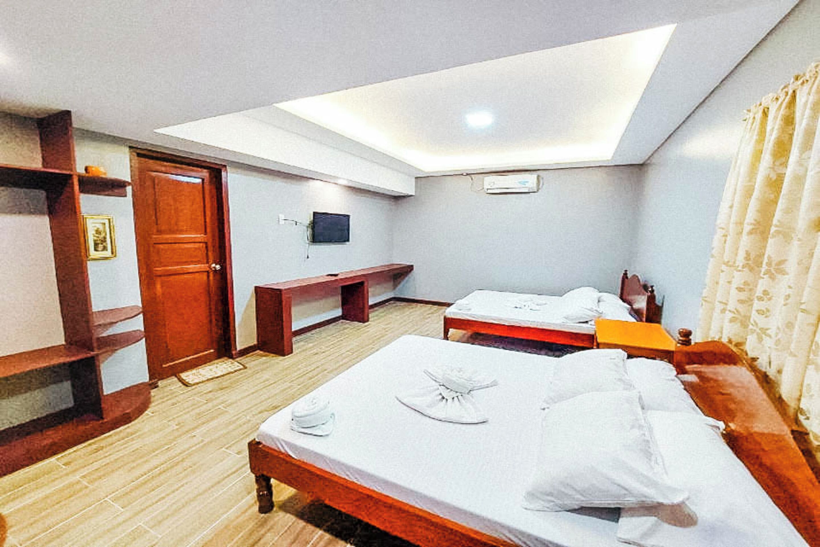 Deluxe Room | Rollaway beds