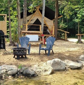 Property grounds - Mystic River Retreat Waterfront Glamping

 (Holland Centre)