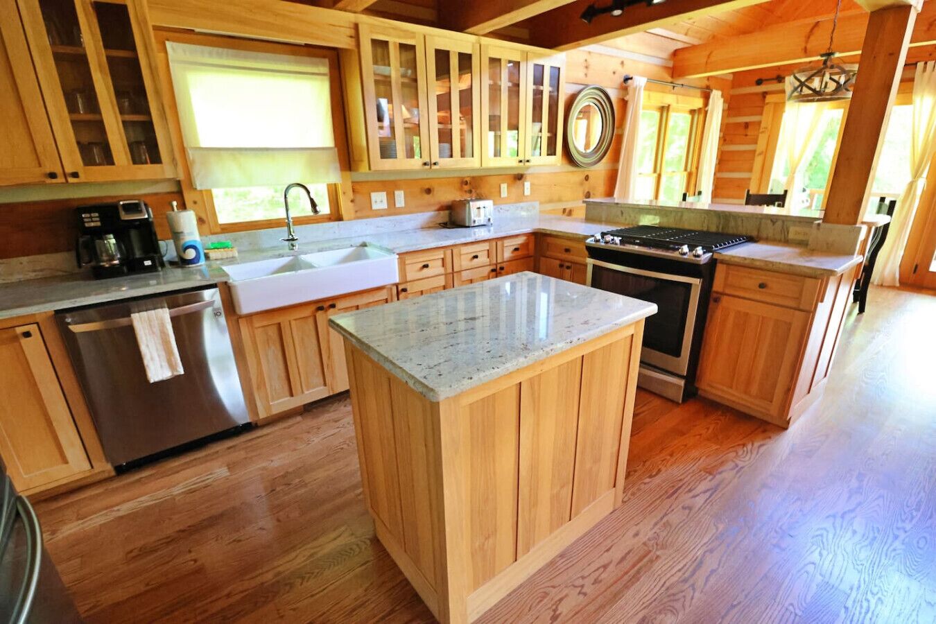 Kylskåp, mikrovågsugn, ugn och spishäll