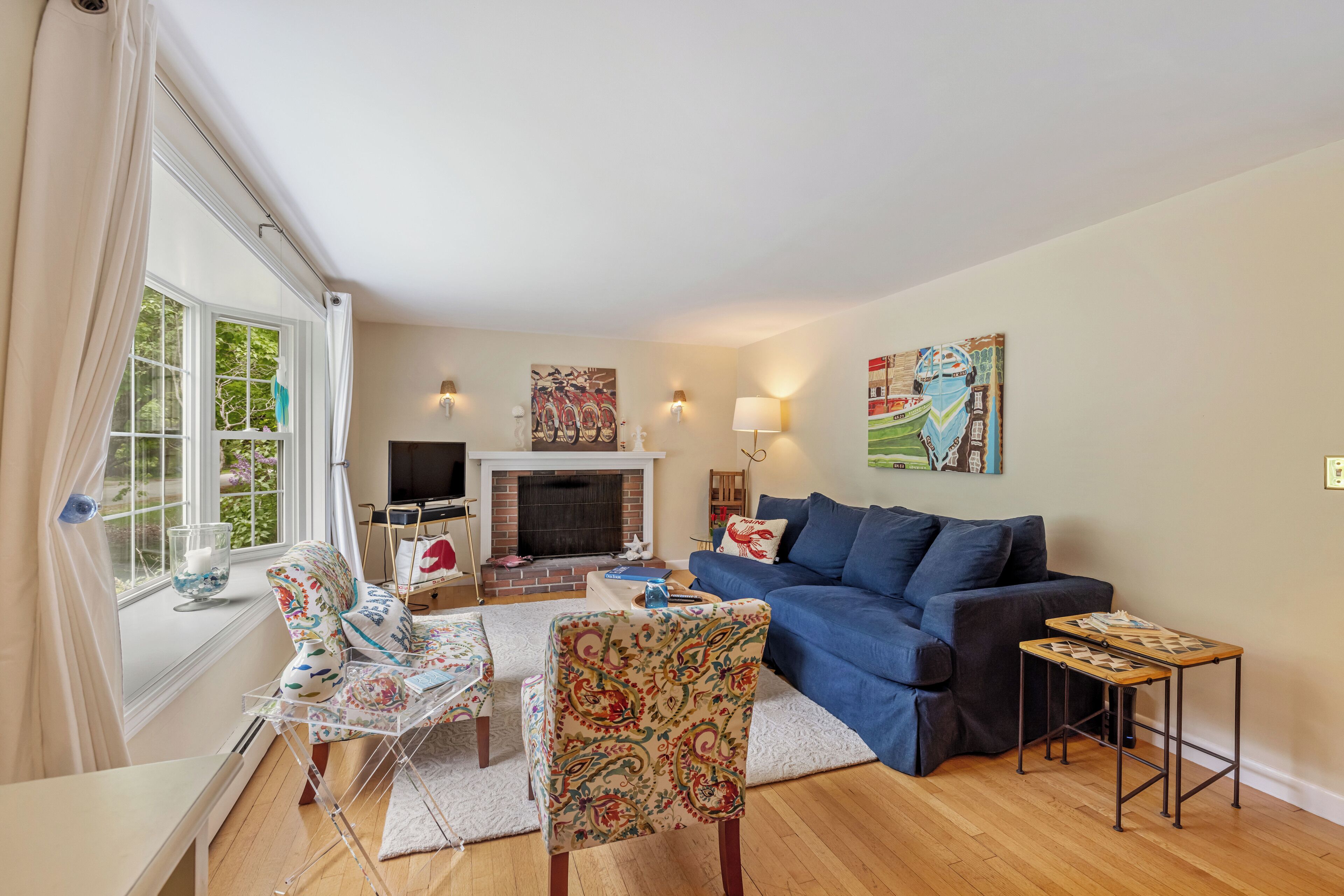 Cheerful Coral Cottage