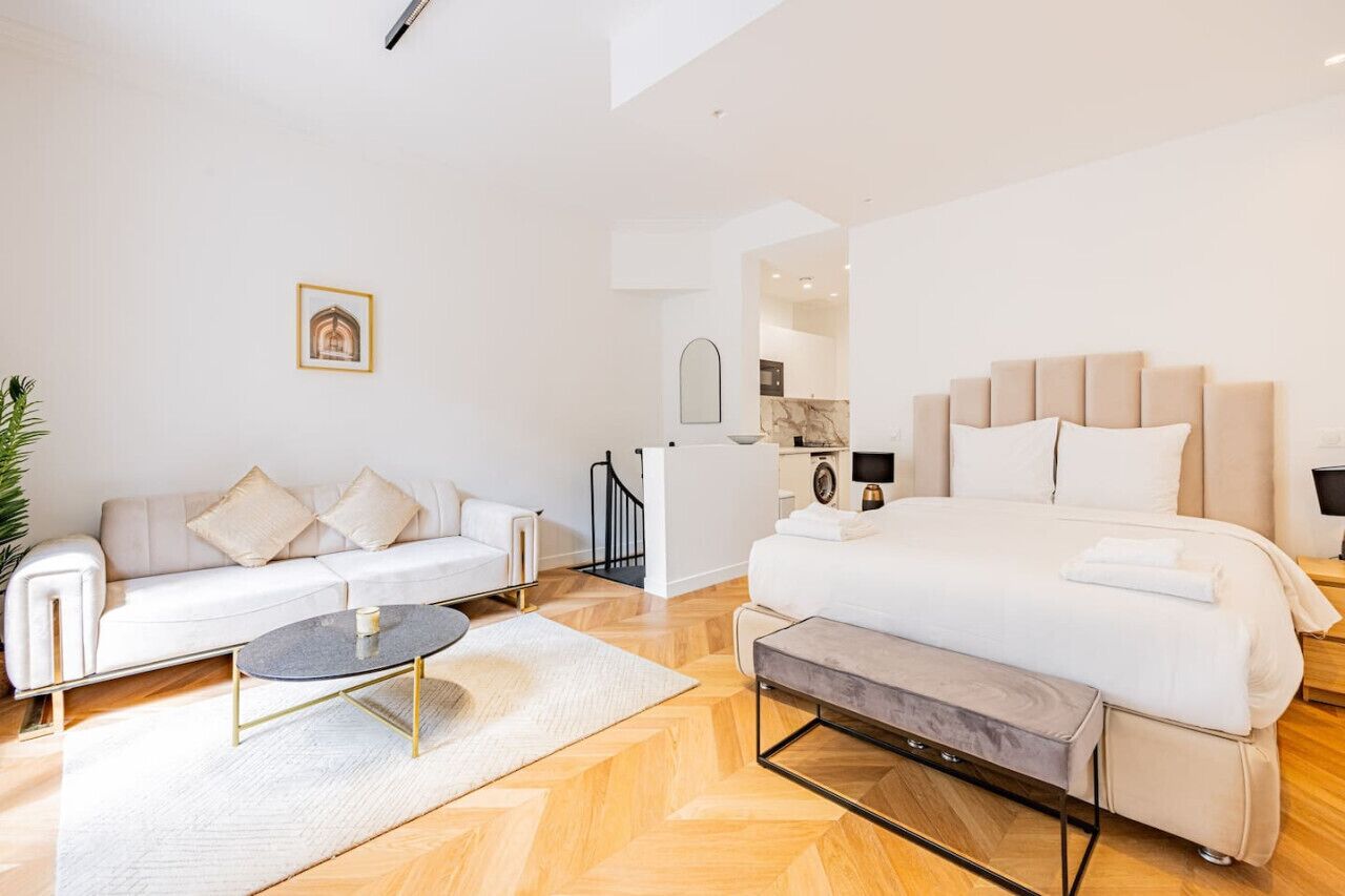 2 makuuhuonetta, silitysrauta/-lauta, Wi-Fi, vuodevaatteet