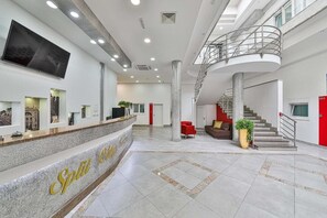 Reception - SPLIT CITY ROOMS (Split)