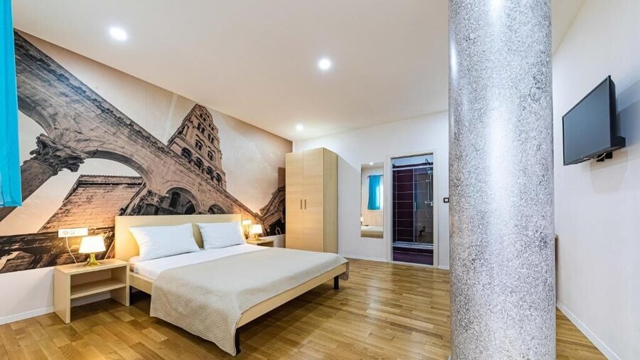 SPLIT CITY ROOMS