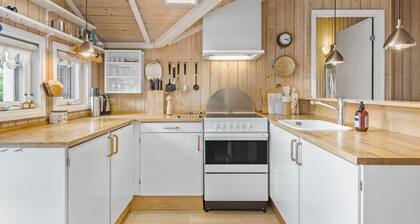 Cozy home in Rødvig Stevns with WiFi