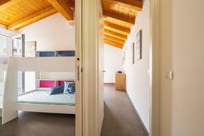 2 slaapkamers, een strijkplank/strijkijzer, wifi, beddengoed