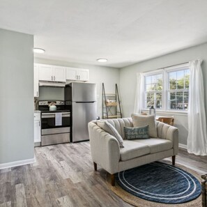 Apartment | 1 bedroom - Seaside Sanctuary 4 Walk to Beach Cozy 1 1 (Norfolk)