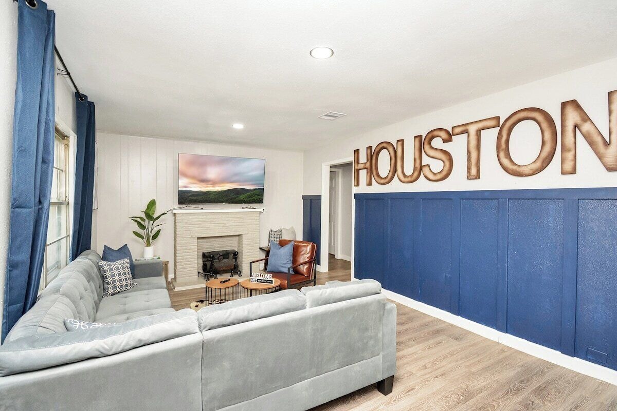 Photo 24 of 5BR 3BA Home with Hot Tub Near Stadiums & Airport
