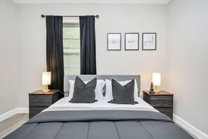 5 bedrooms, desk, iron/ironing board, WiFi - 5BR 3BA Home with Hot Tub Near Stadiums & Airport (Houston)