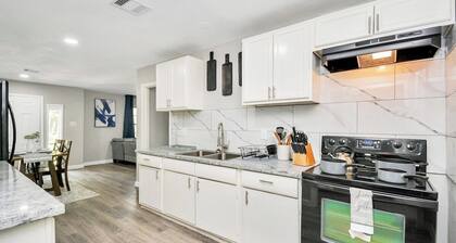 5BR 3BA Home with Hot Tub Near Stadiums & Airport