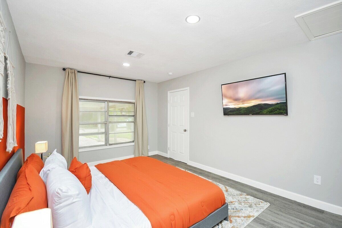 Photo 12 of 5BR 3BA Home with Hot Tub Near Stadiums & Airport