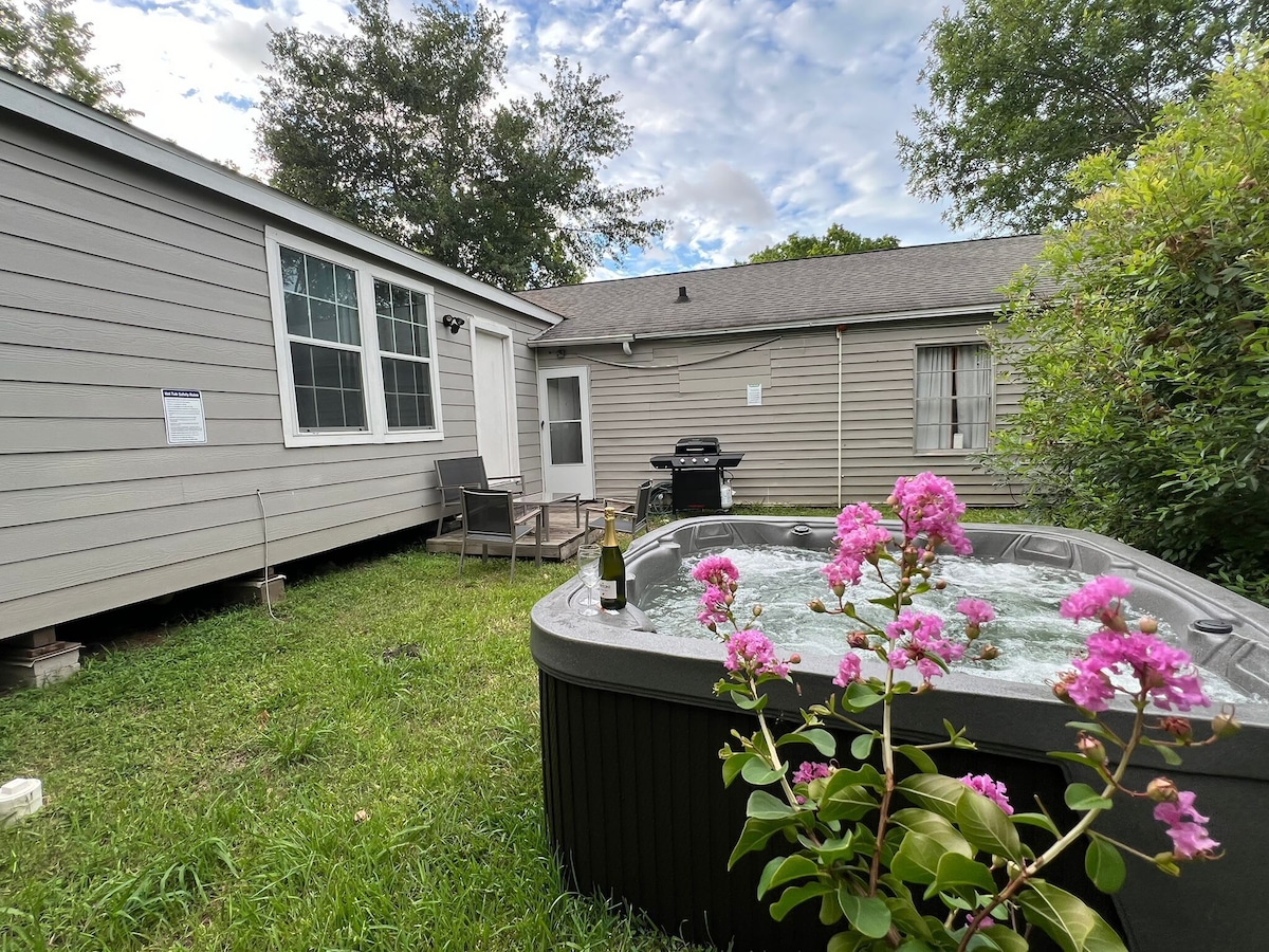 Photo 4 of 5BR 3BA Home with Hot Tub Near Stadiums & Airport