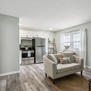 Apartment | 1 bedroom - Seaside Sanctuary 9 Traveling Worker s Dream (Norfolk)