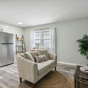 Apartment | 1 bedroom - Seaside Sanctuary 9 Traveling Worker s Dream (Norfolk)