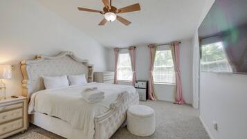 6 bedrooms, iron/ironing board, WiFi, bed sheets