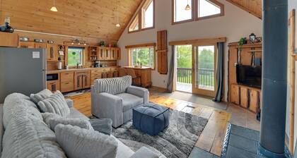 Hot Tub & Amazing Views! Family Catskills Cabin