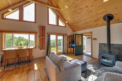 Catskills Cabin Rental w/ Hot Tub & Amazing Views!