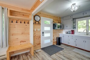 Fridge, microwave, oven, stovetop - Lakefront Home in Hartford: Hot Tub, Kayaks & Dock (Hartford)