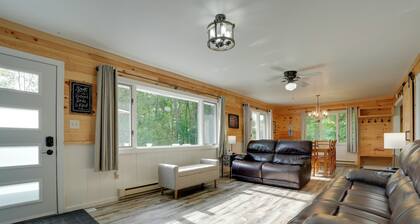 Lakefront Home in Hartford: Hot Tub, Kayaks & Dock