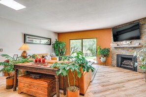 TV - Oro Valley Retreat w/ Pool & Breathtaking Views! (Oro Valley)