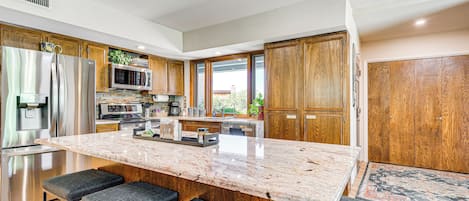 Fridge, microwave, stovetop, dishwasher