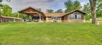 On-Site Lake Access: Group Getaway in Afton