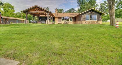 On-Site Lake Access: Group Getaway in Afton