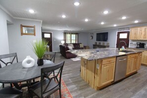 TV - 2 Lakes Oasis in Hot Springs (Hot Springs)