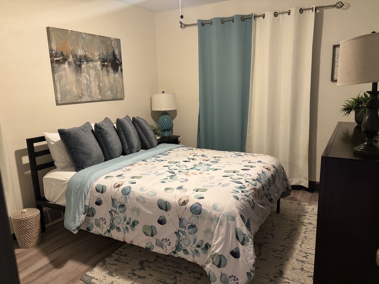 Schreibtisch, Bügeleisen/Bügelbrett, WLAN, Bettwäsche