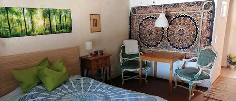 Free WiFi, bed sheets, wheelchair access