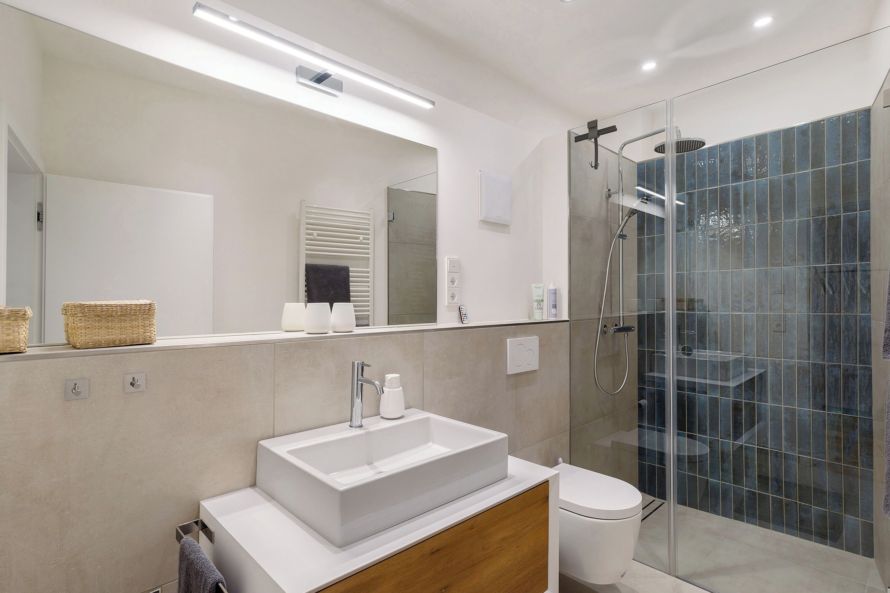 Dusche, Haartrockner, Handtücher