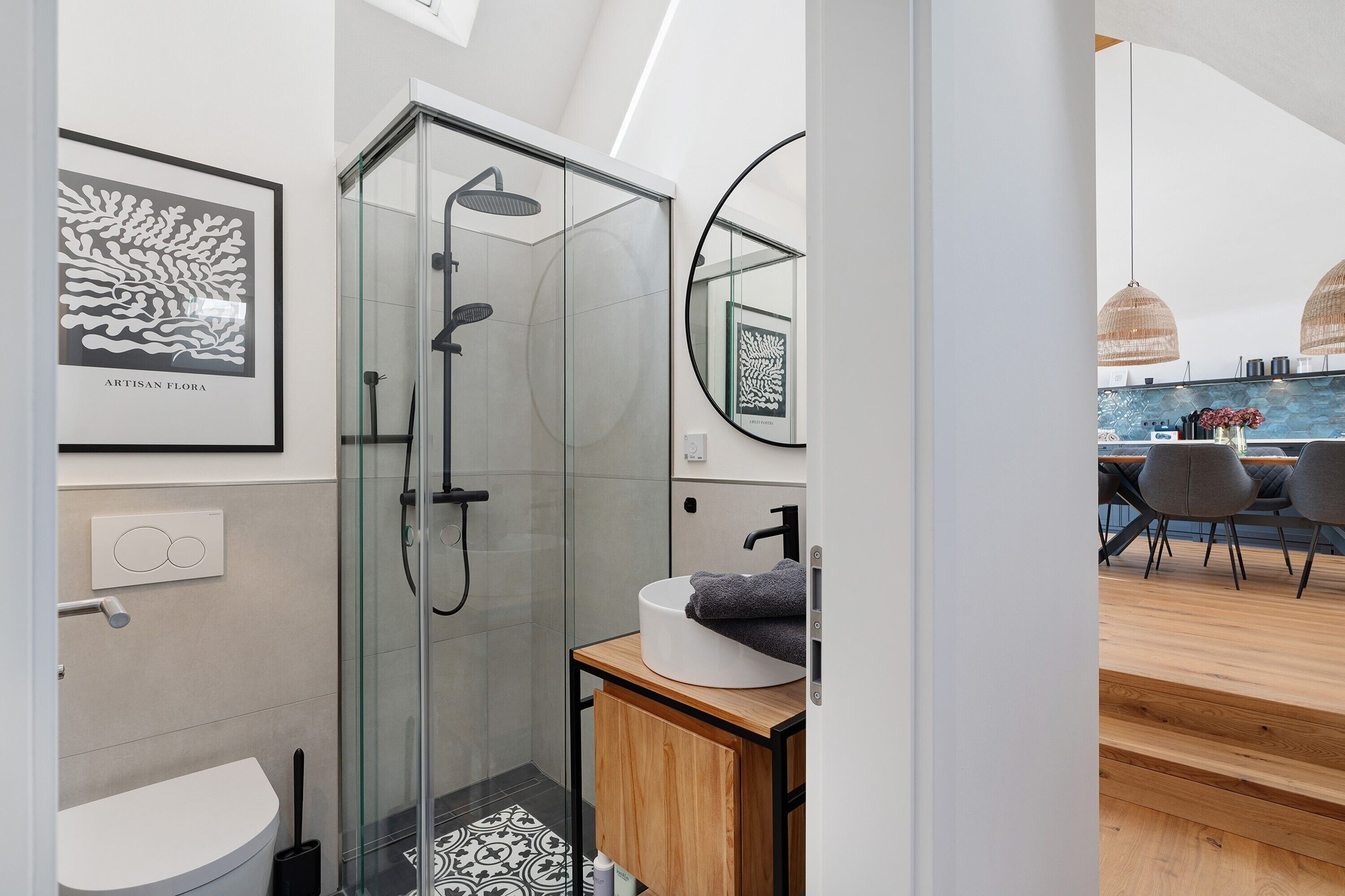 Dusch, hårtork och handdukar