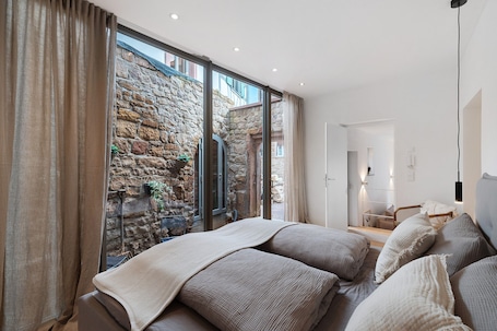 2 bedrooms, free WiFi, bed sheets. Holiday Home 'Das Alte Pfarrhaus - Scheune' with Shared Terrace and Wi-Fi