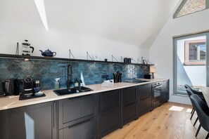 Refrigerador, horno, parrilla de estufa y lavavajillas 