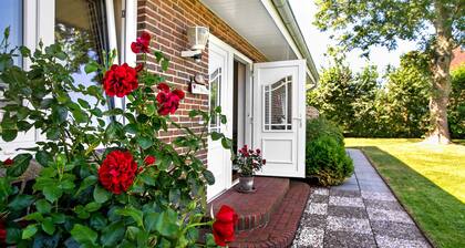 Appartement 'Ferienwohnung - Rote Koje Oben' avec terrasse privée, jardin partagé et Wi-Fi
