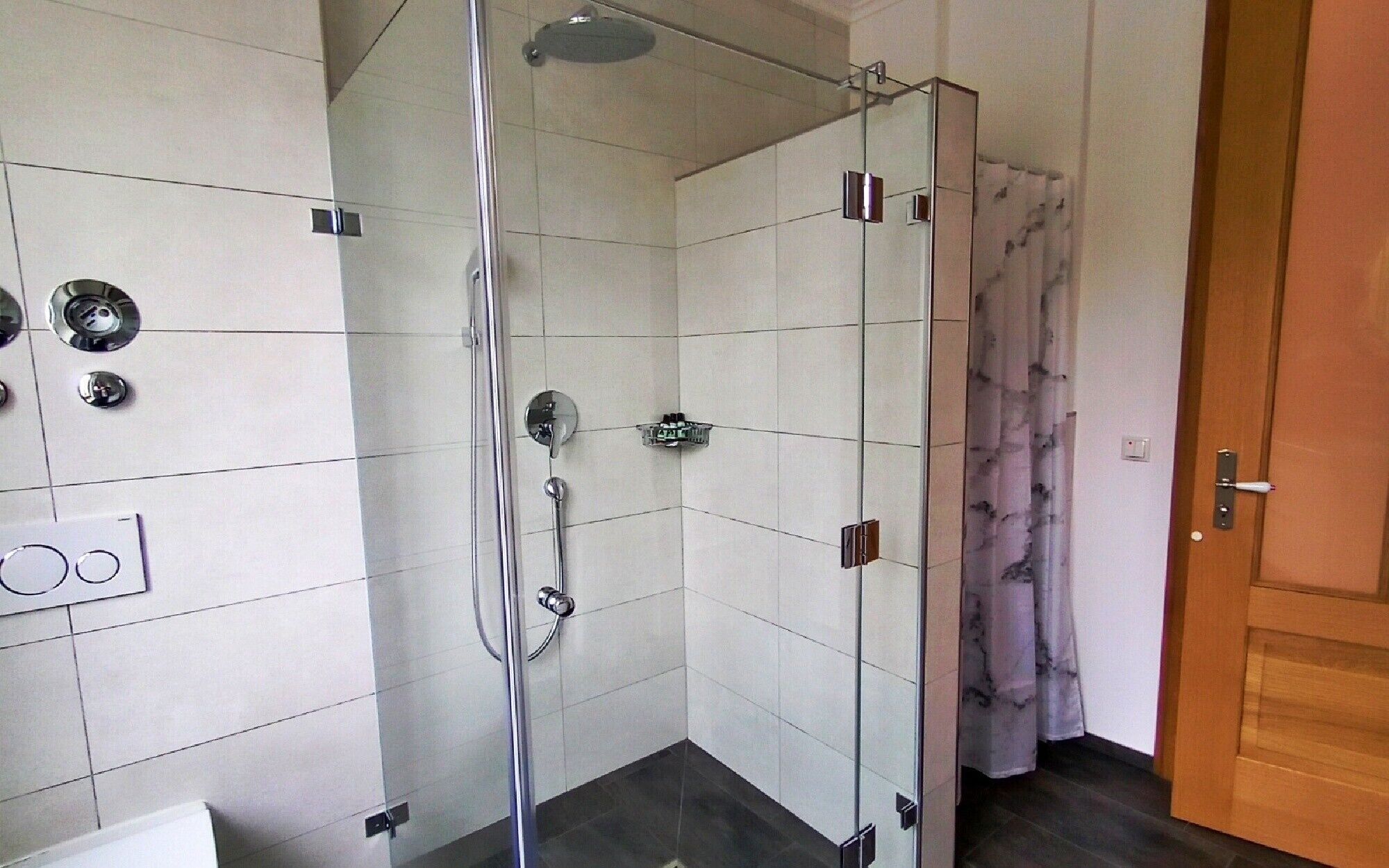 Shower, free toiletries, hair dryer, towels