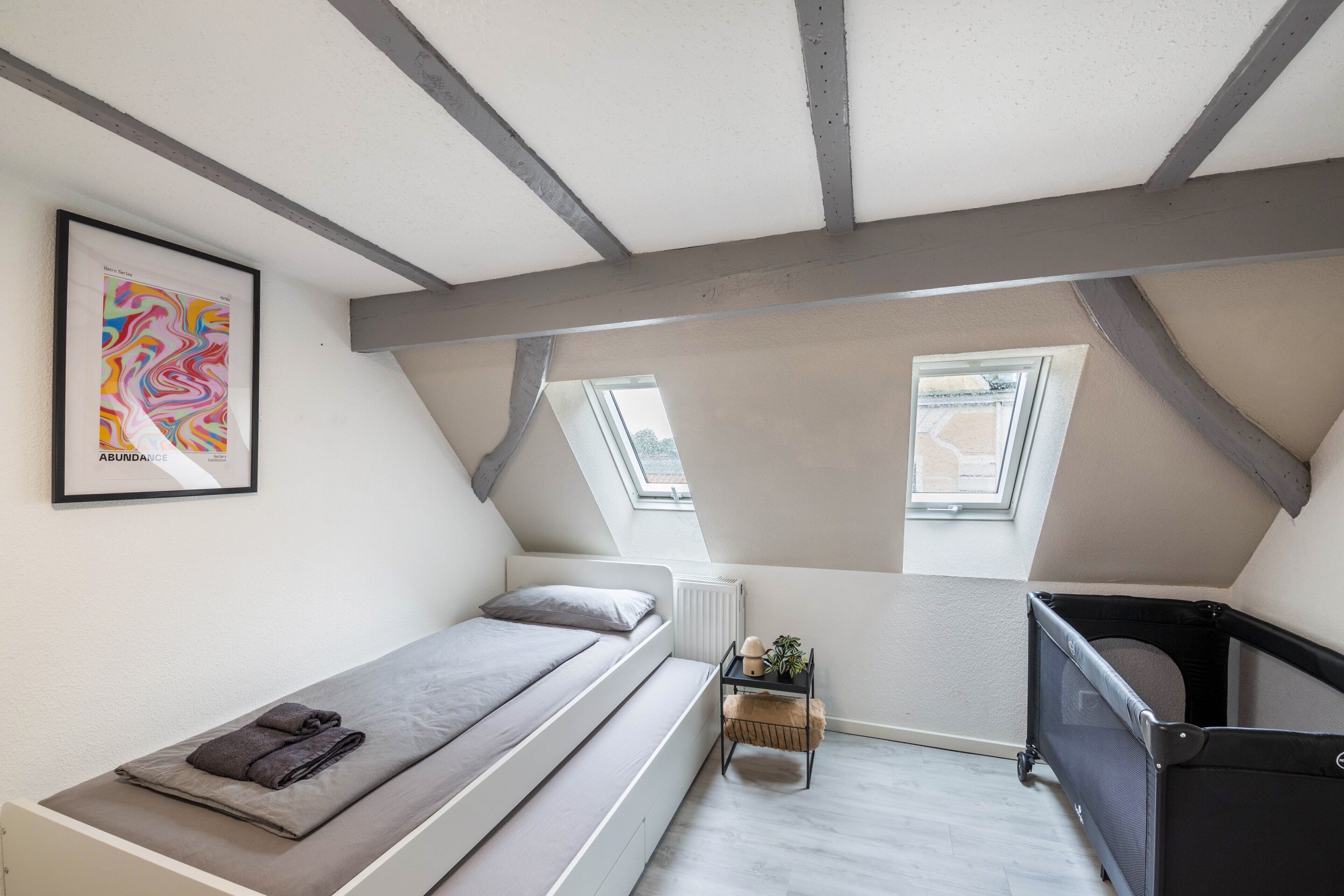 2 bedrooms, iron/ironing board, free WiFi, bed sheets