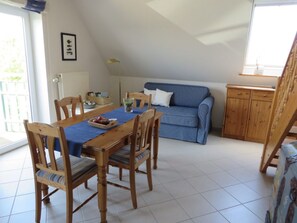 Fernseher, DVD-Player, Stereoanlage