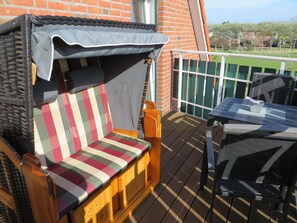 Terrace/patio - Apartment 'Ferienwohnung Seeschwalbe' with Shared Garden, Balcony and Wi-Fi (Nordstrand)