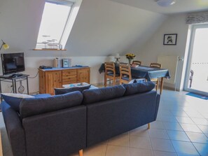 Fernseher, DVD-Player, Stereoanlage