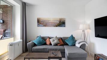 Fernseher, Kamin, Tischtennisplatte, Stereoanlage
