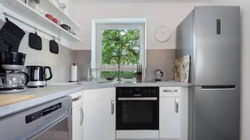 Refrigerador, horno, parrilla de estufa y lavavajillas