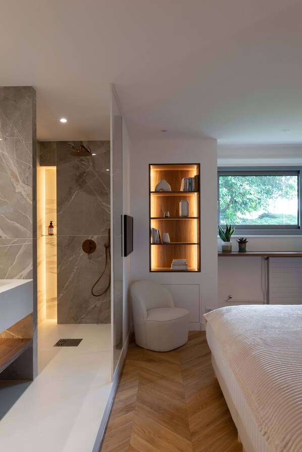 3 habitaciones, escritorio, tabla de planchar con plancha y wifi 